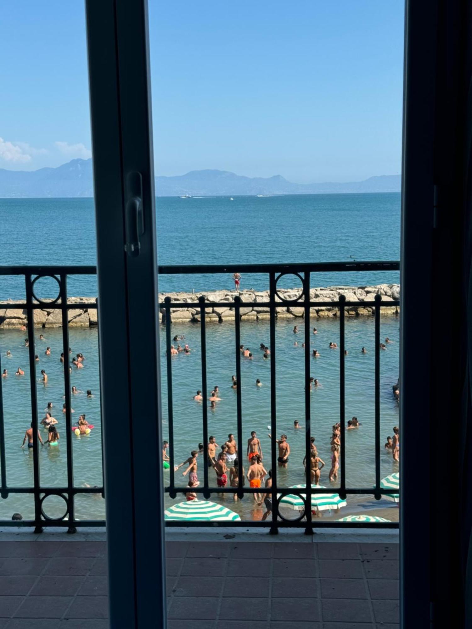 Wanderlust Aria Di Mare Apartment Napoli Bagian luar foto
