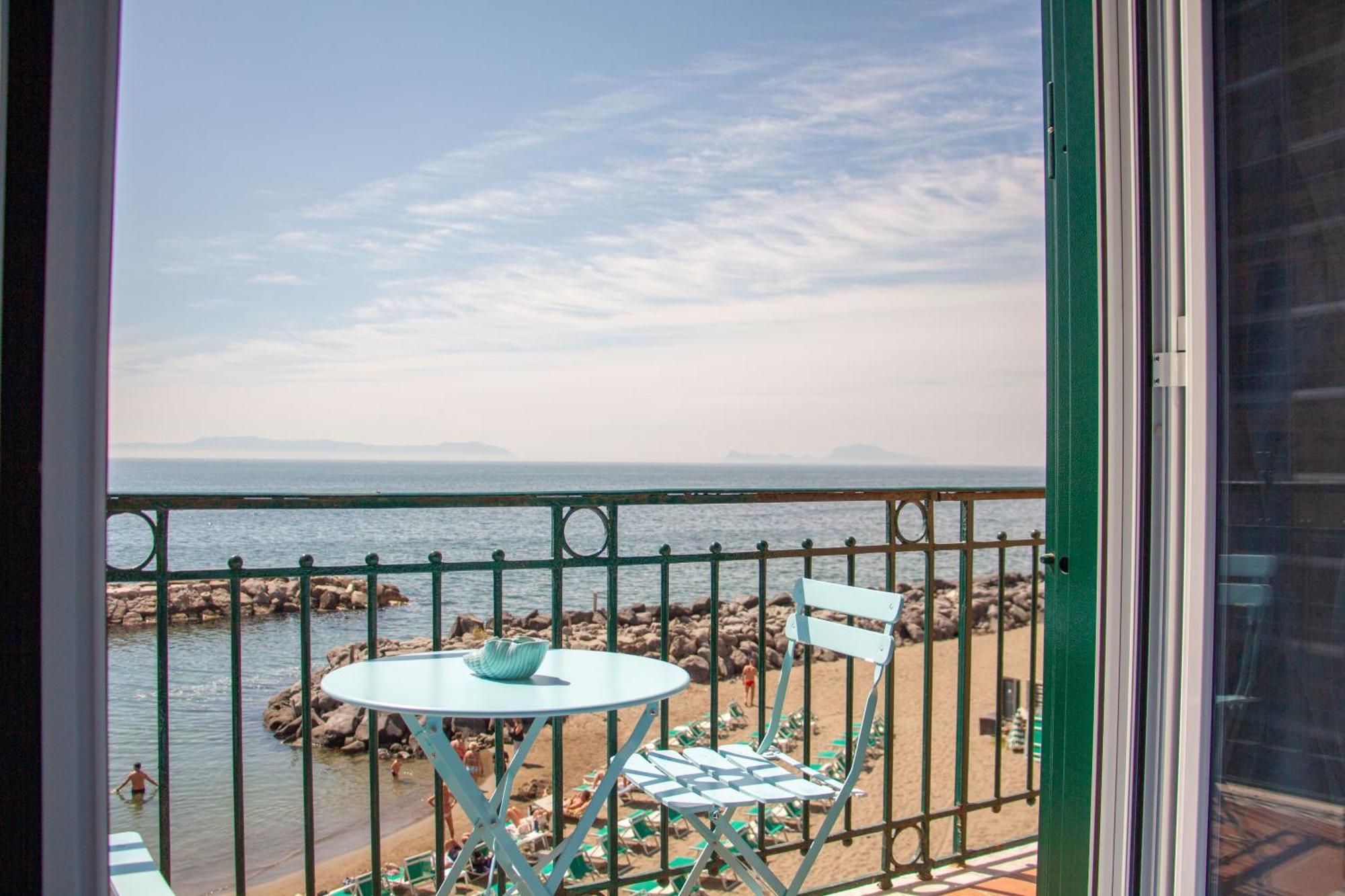 Wanderlust Aria Di Mare Apartment Napoli Bagian luar foto