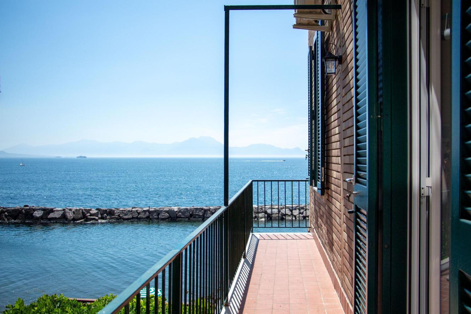Wanderlust Aria Di Mare Apartment Napoli Bagian luar foto