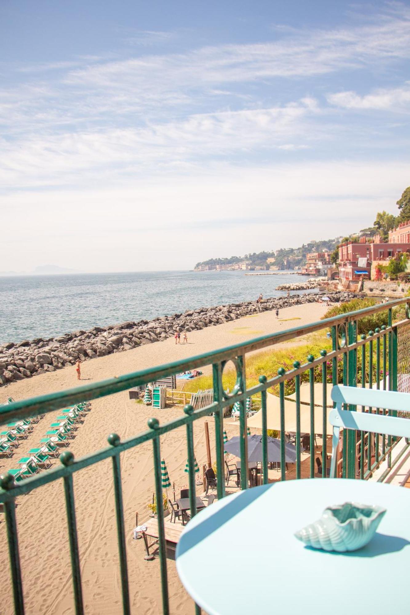 Wanderlust Aria Di Mare Apartment Napoli Bagian luar foto