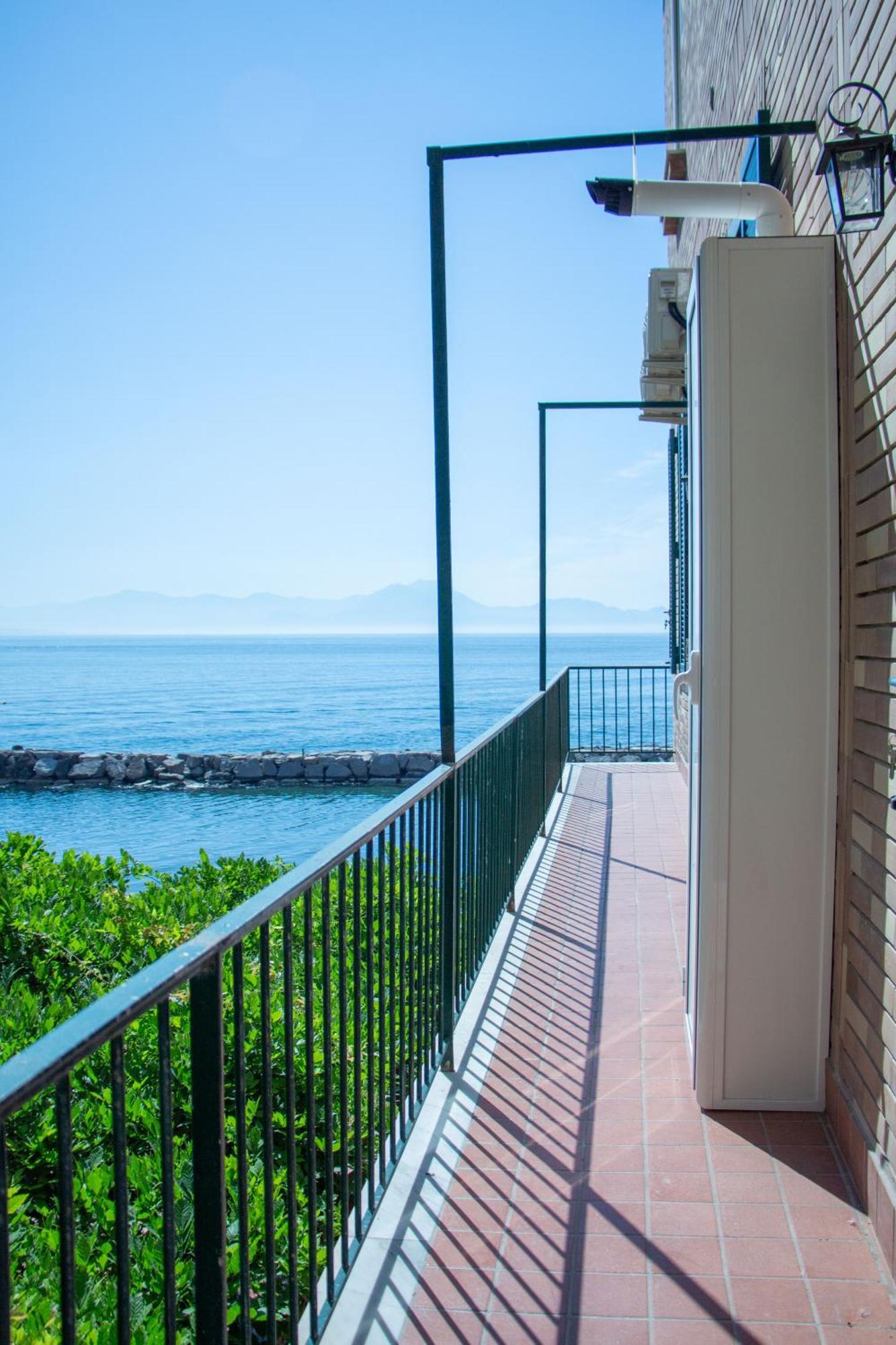 Wanderlust Aria Di Mare Apartment Napoli Bagian luar foto
