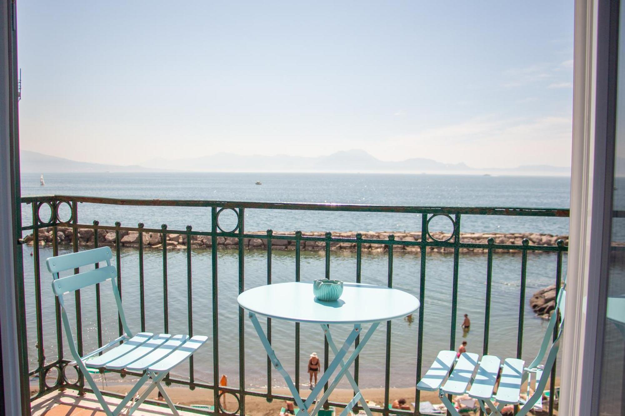Wanderlust Aria Di Mare Apartment Napoli Bagian luar foto